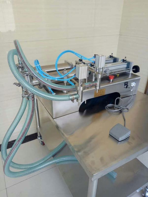 शैम्पू, तेल, रसायन भरने के लिए दोहरे नोजल वायवीय तरल भरने की मशीन G1WY-2Y-500