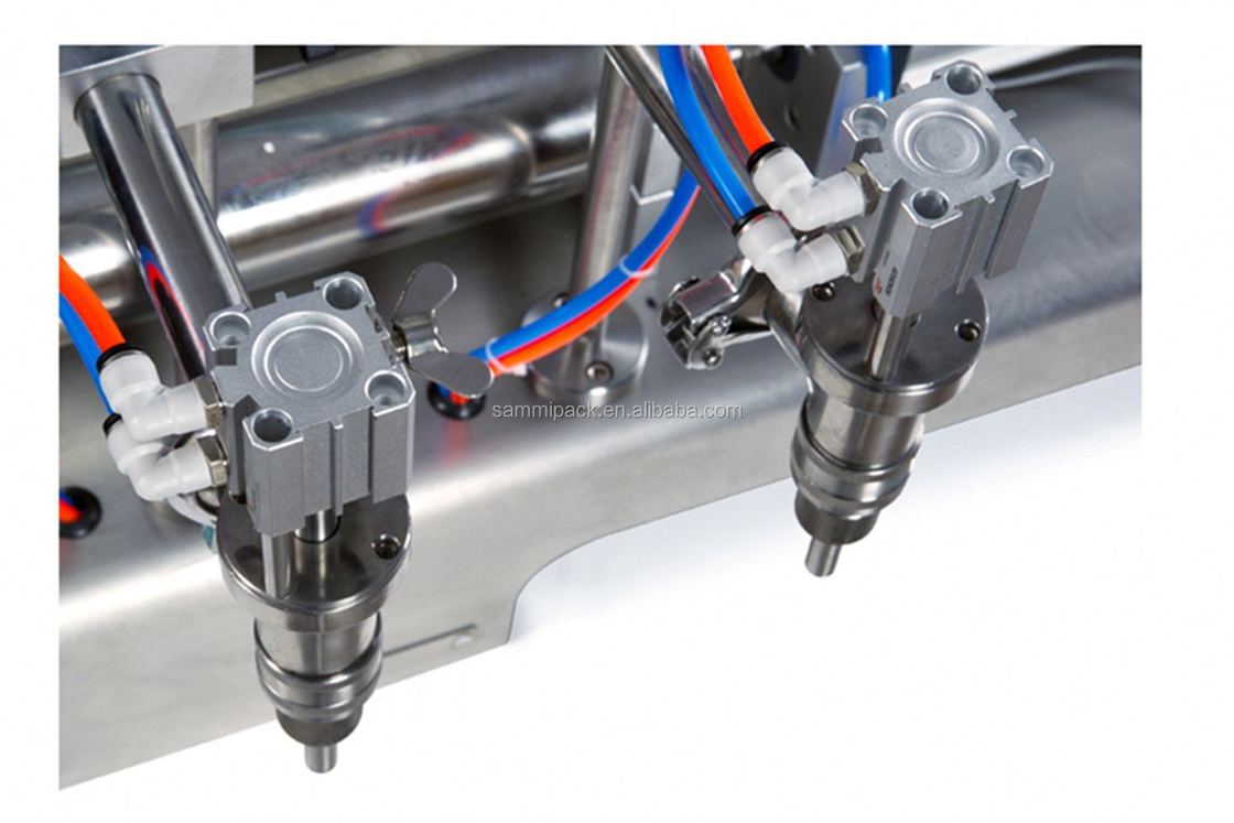 छोटे पैमाने पीईटी प्लास्टिक कांच की बोतल तरल भरने की मशीन 2 सिर अर्ध स्वचालित भरने की मशीन 1000-5000ML