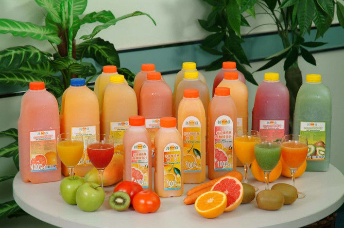 गर्म स्वचालित भरने की मशीन कांच की बोतलों के लिए, छोटे पैमाने पर जूस भरने की मशीन, पालतू पेय बोतल तरल भरने की मशीन