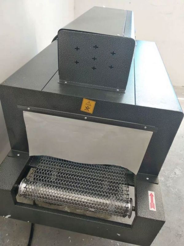 बोतल/बॉक्स के लिए हॉट सेल स्मॉल प्लास्टिक फिल्म हीट टनल श्रिंक कटिंग पैकेजिंग मशीन, आसान संचालन