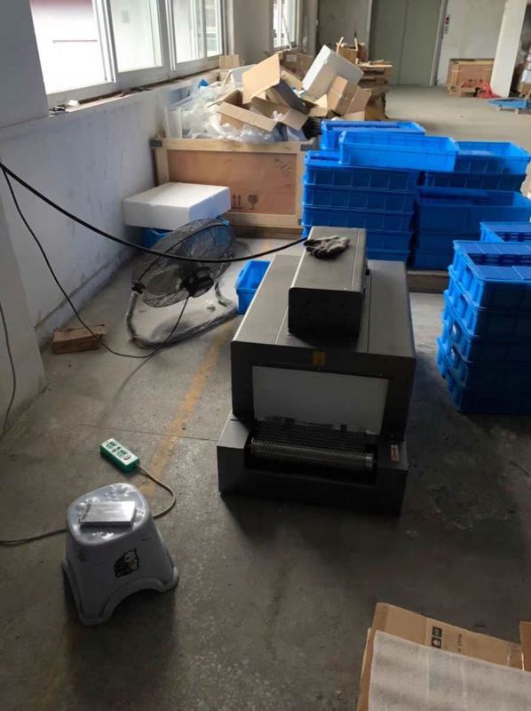 बोतल/बॉक्स के लिए हॉट सेल स्मॉल प्लास्टिक फिल्म हीट टनल श्रिंक कटिंग पैकेजिंग मशीन, आसान संचालन