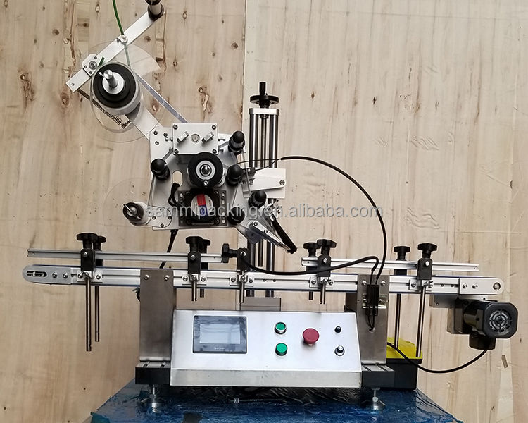 फ्लैट सतह, बक्से, बैग के लिए पेशेवर हाई-स्पीड स्वचालित लेबलिंग मशीन - कन्वेयर के साथ स्वयं चिपकने वाला स्टिकर लेबलर