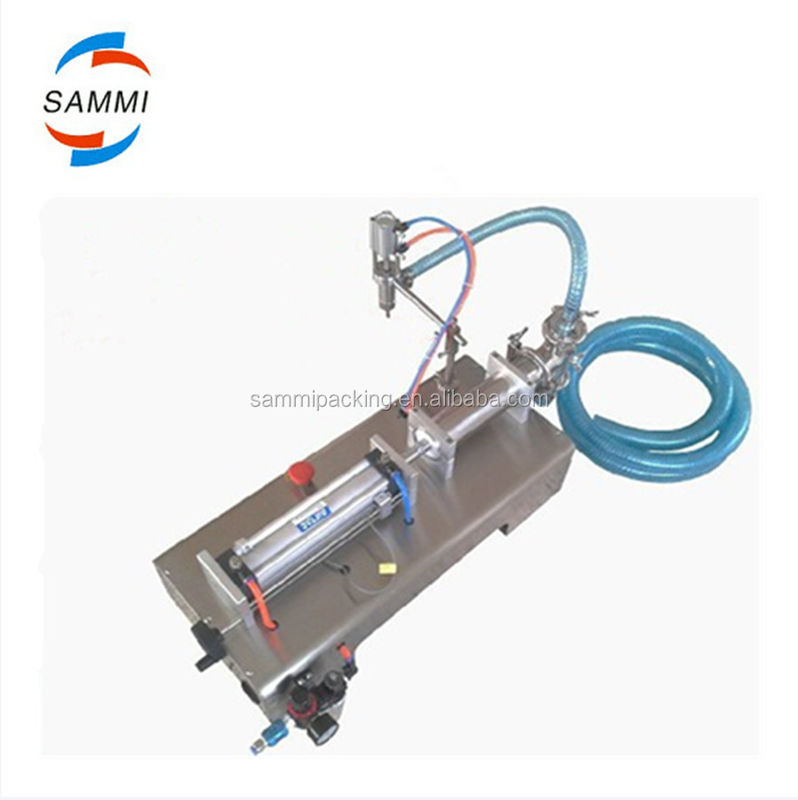 उच्च दक्षता एकल सिर पिस्टन तरल भरने की मशीन100-1000ml पानी तेल रस पेय भरने की मशीन बोतल/कैन के लिए